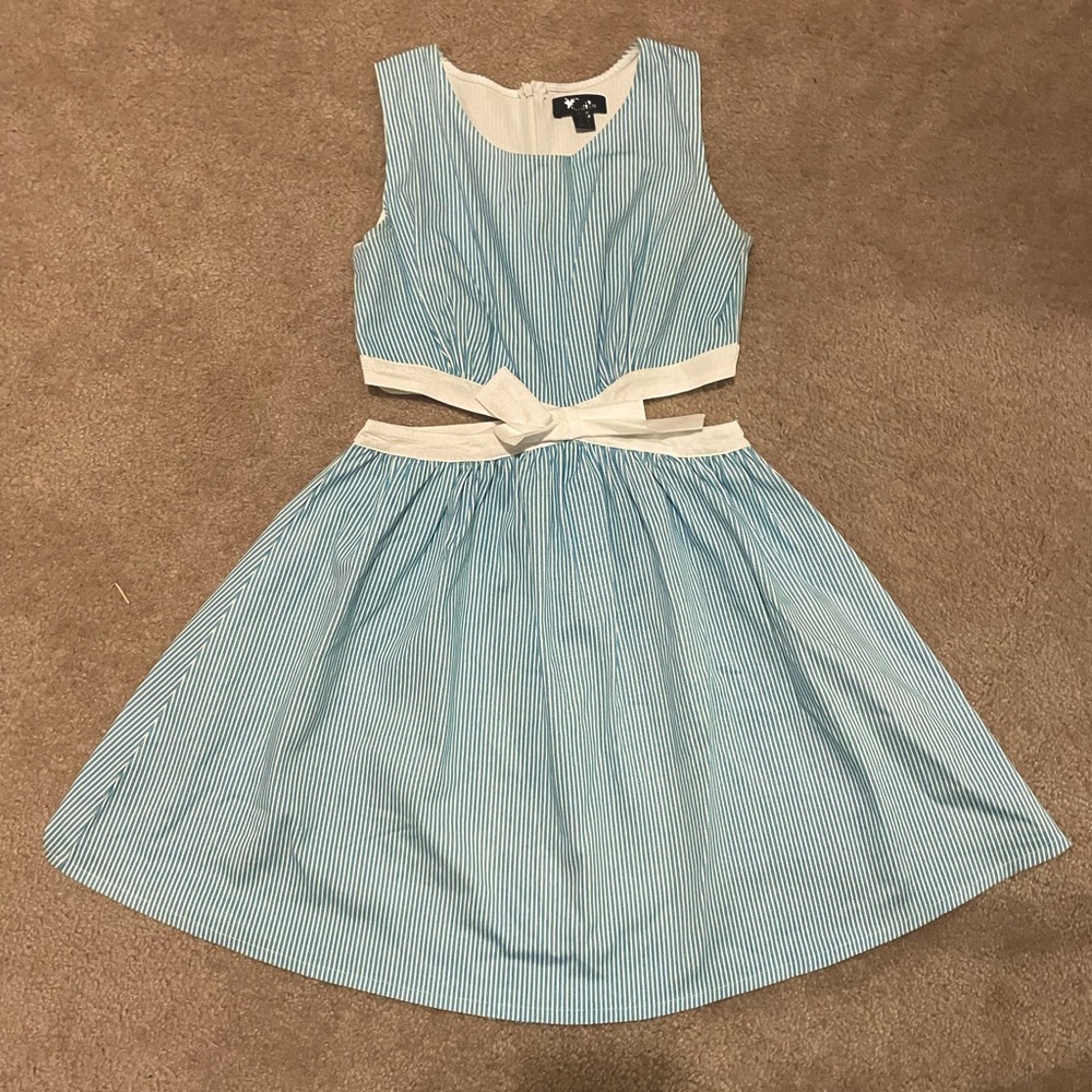 Vintage Styled Cut-Out Dress